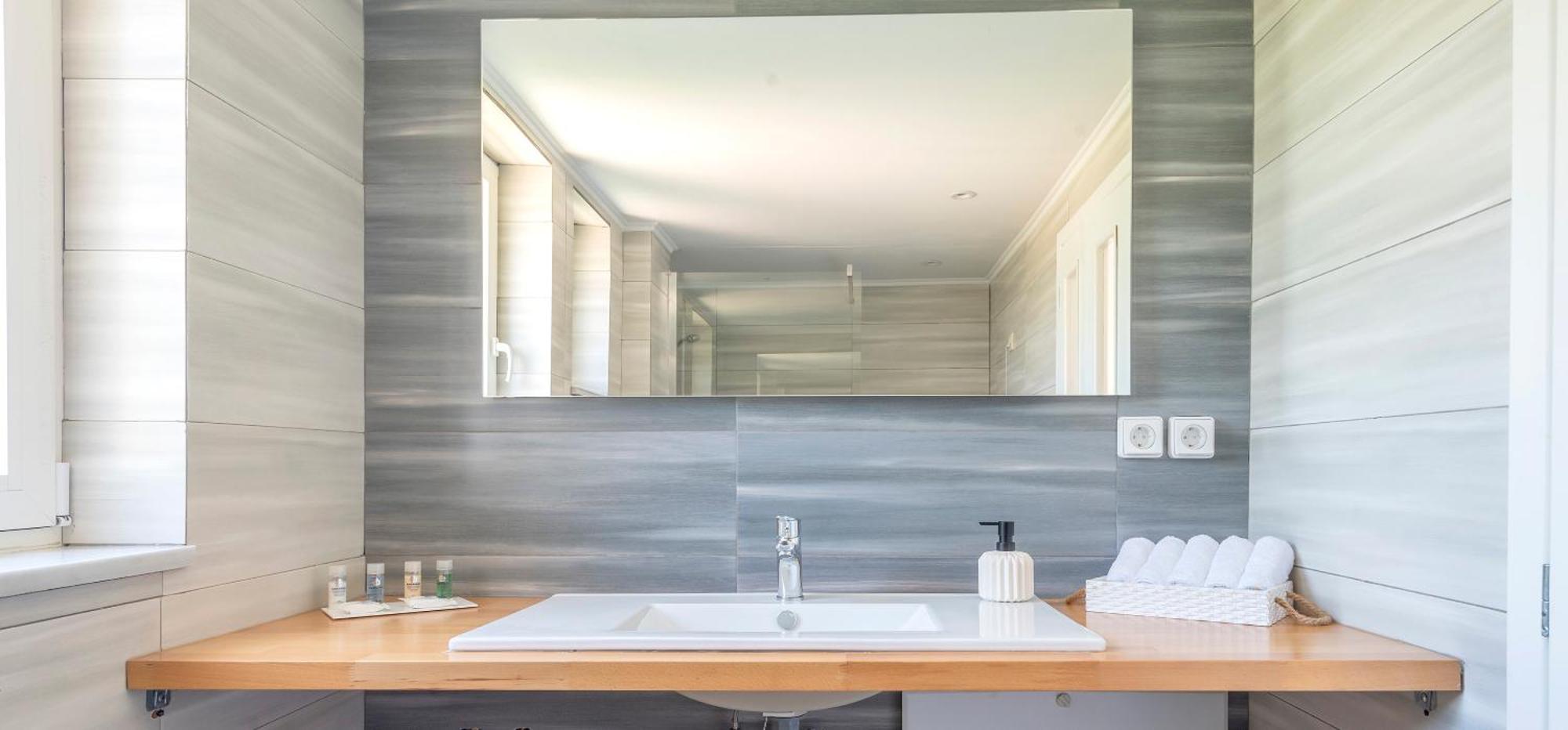 Alma Hills Gialova Apartment Bagian luar foto