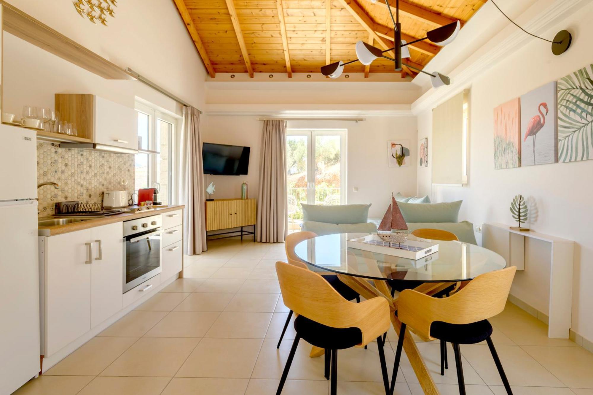 Alma Hills Gialova Apartment Bagian luar foto