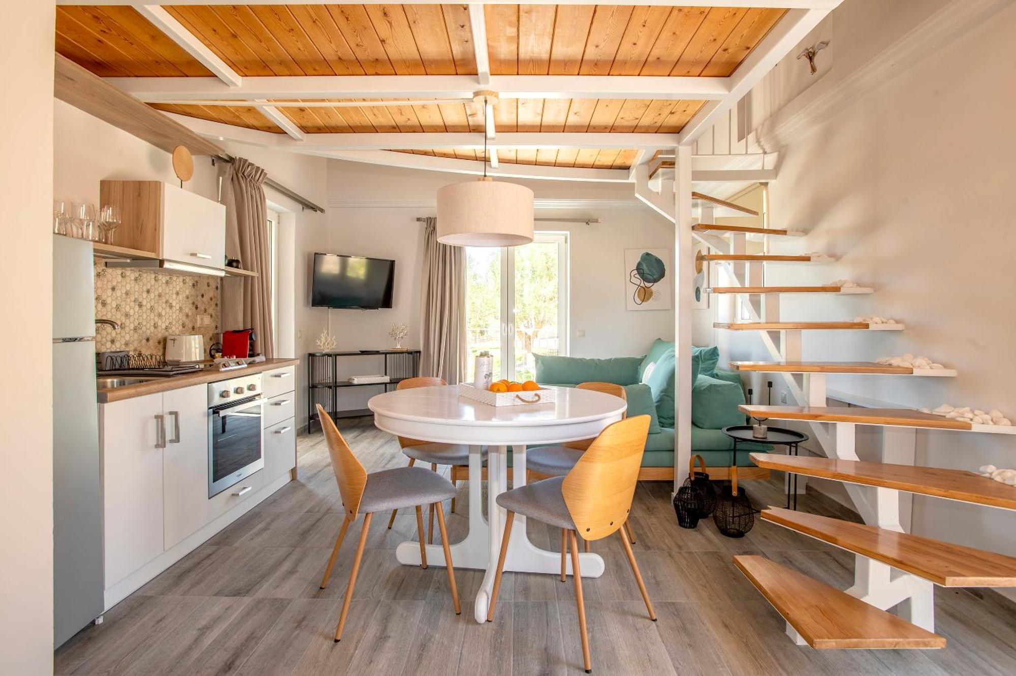 Alma Hills Gialova Apartment Bagian luar foto