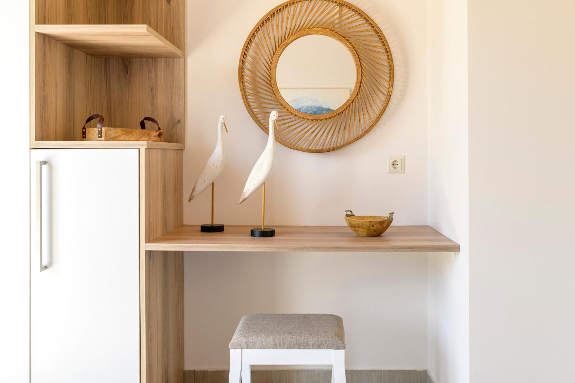 Alma Hills Gialova Apartment Bagian luar foto