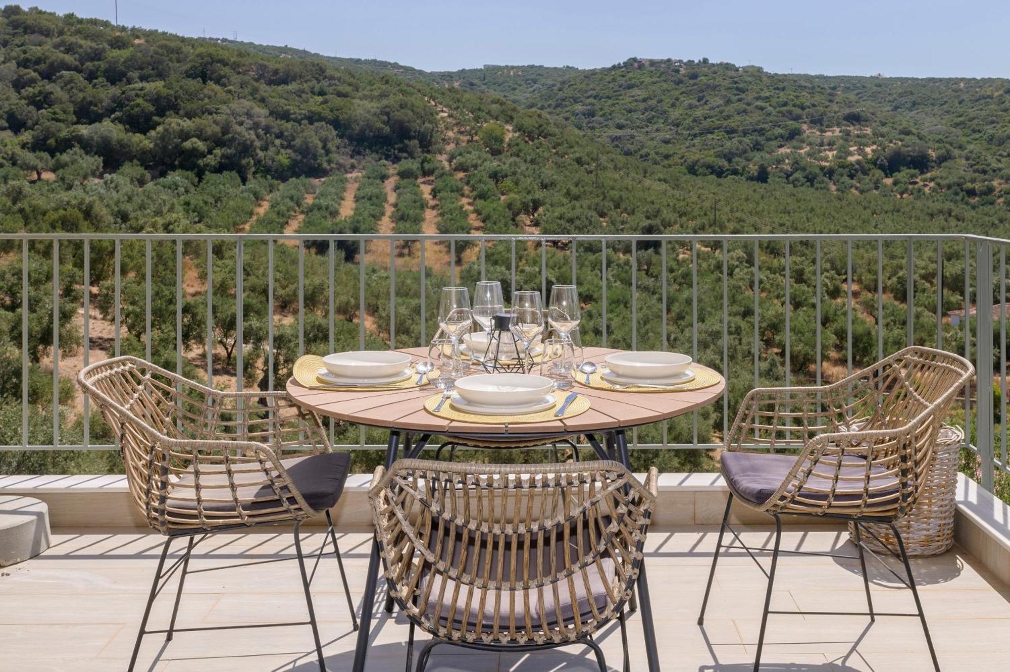 Alma Hills Gialova Apartment Bagian luar foto