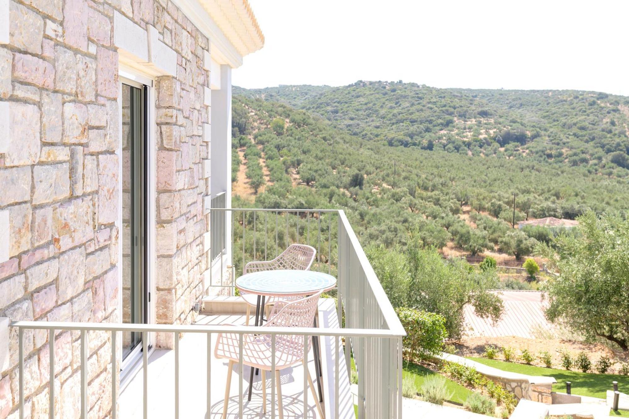Alma Hills Gialova Apartment Bagian luar foto