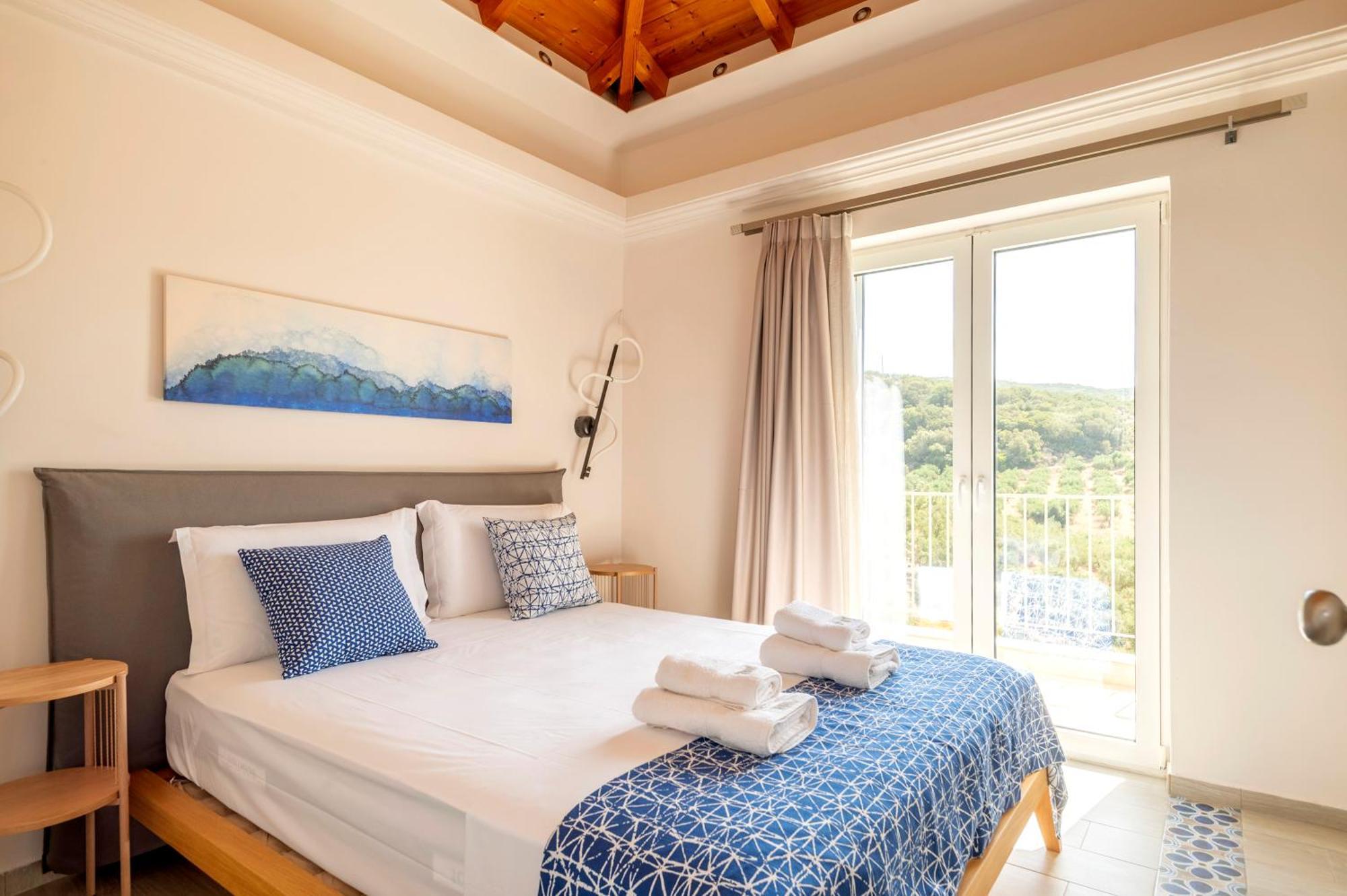 Alma Hills Gialova Apartment Bagian luar foto